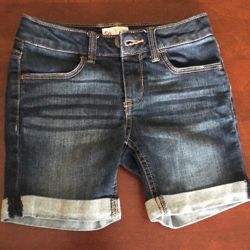 Size 7 denim shorts, great condition!